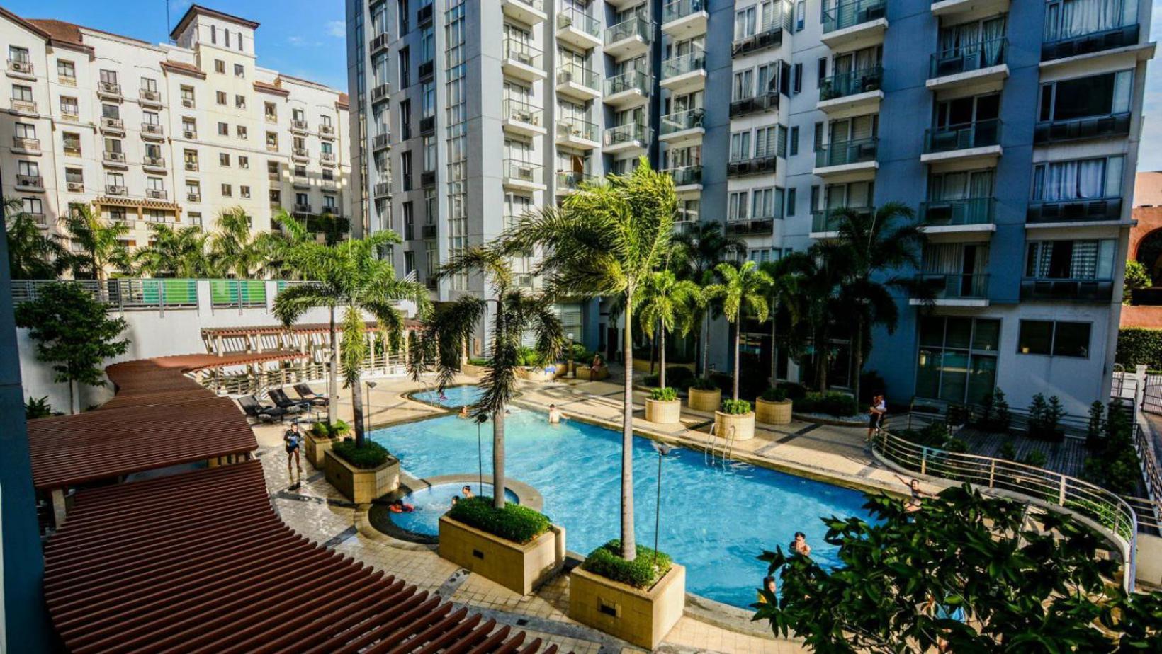 One Palm Tree Villas Condominium - Studio 7Th Fl With Balcony - Across Terminal 3 Airport Пасай Екстер'єр фото