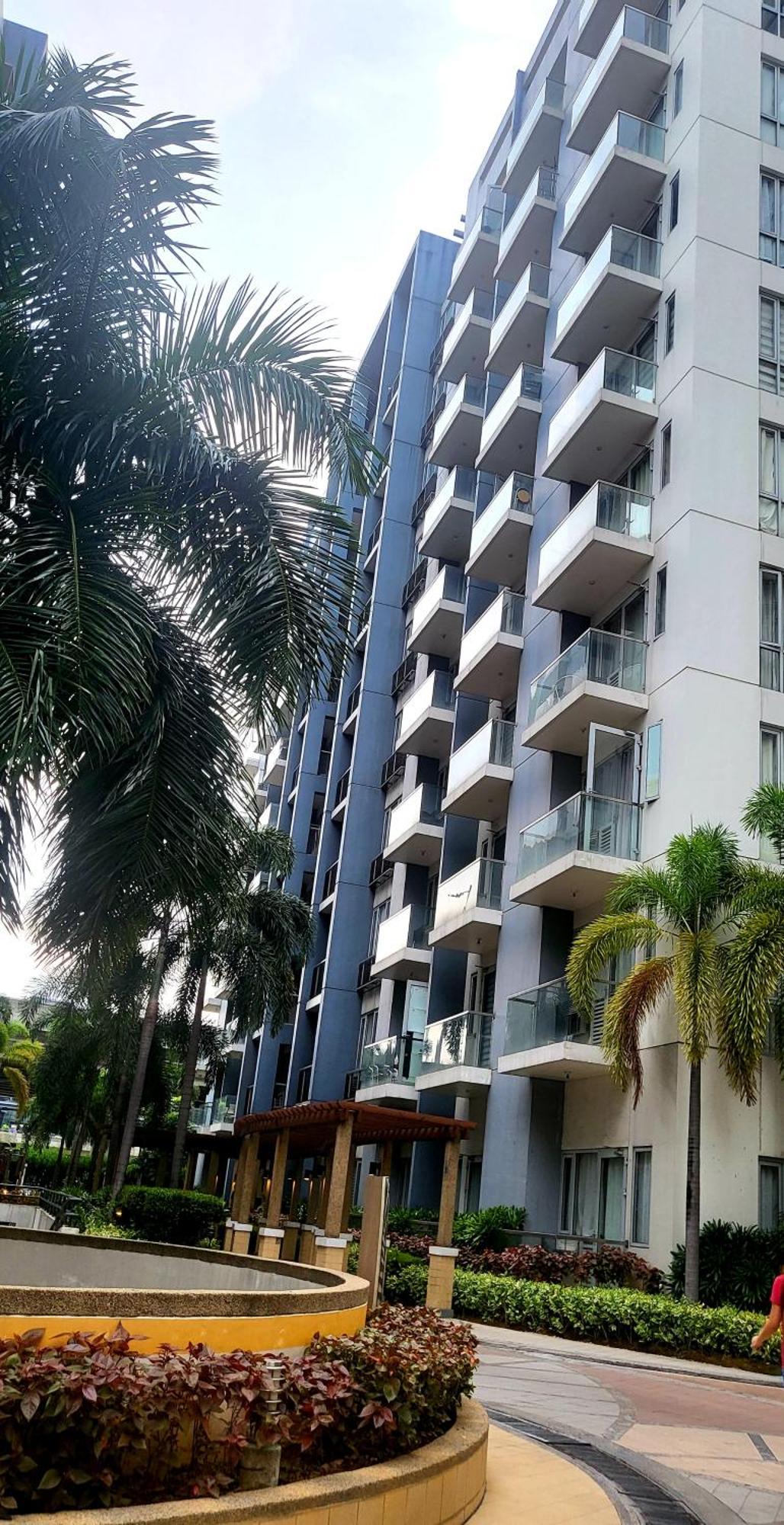 One Palm Tree Villas Condominium - Studio 7Th Fl With Balcony - Across Terminal 3 Airport Пасай Екстер'єр фото