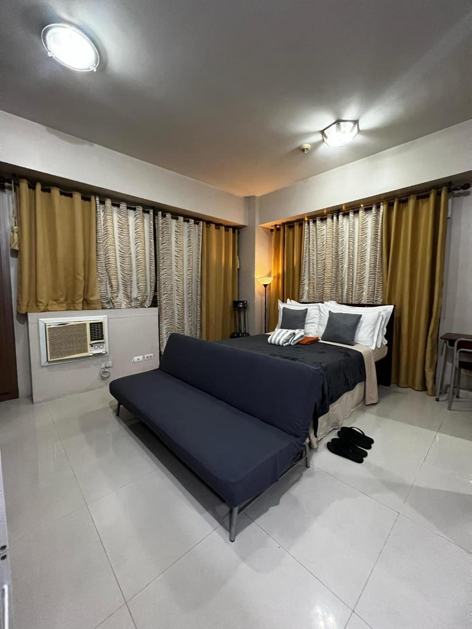 One Palm Tree Villas Condominium - Studio 7Th Fl With Balcony - Across Terminal 3 Airport Пасай Екстер'єр фото